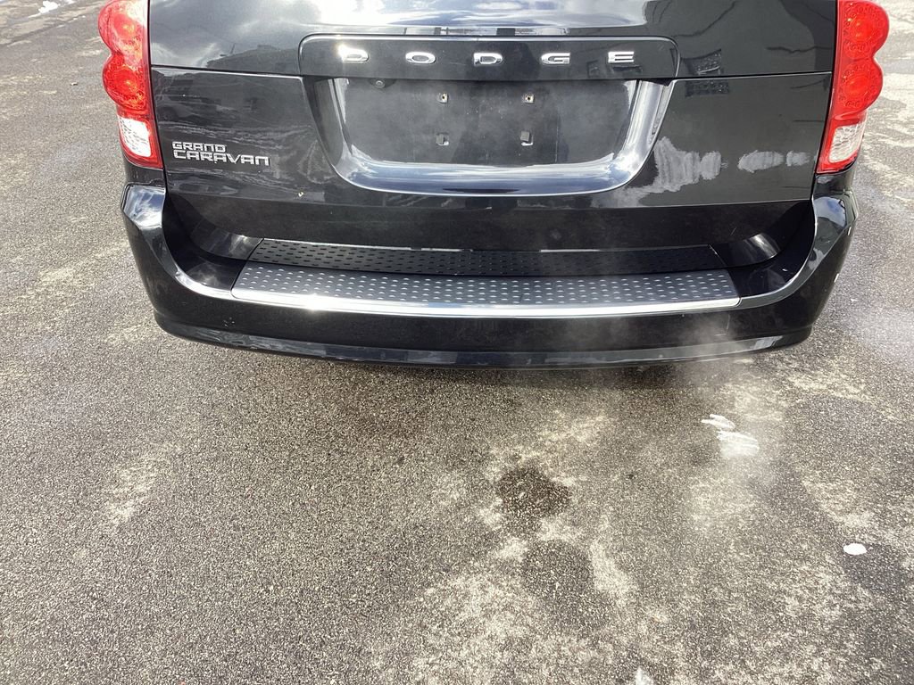 Used 2019 Dodge Grand Caravan SE w/ UConnect Hands-Free Group image 21