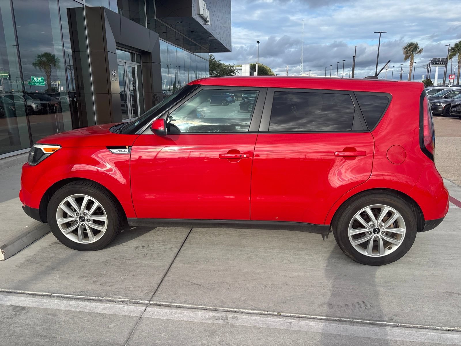 Used 2018 Kia Soul + w/ Audio Package FWD image 6