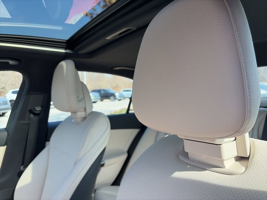Used 2025 Mercedes-Benz C 300 4MATIC Sedan image 21