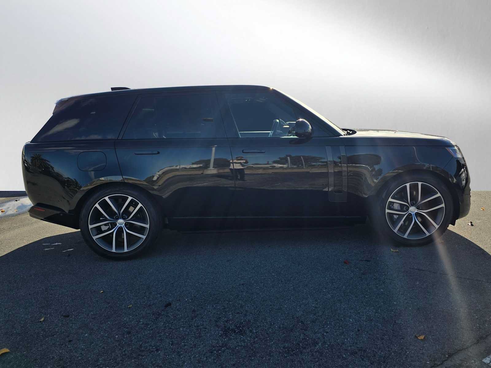 New 2025 Land Rover Range Rover SE AWD/4WD image 6