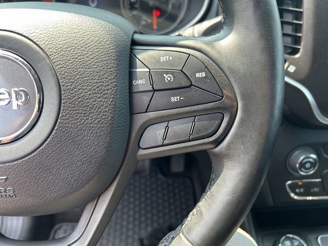 Used 2019 Jeep Cherokee Trailhawk w/ Comfort & Convenience Group AWD/4WD image 31
