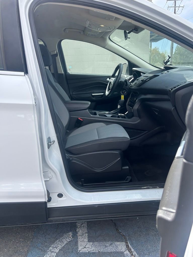 Used 2017 Ford Escape SE image 8