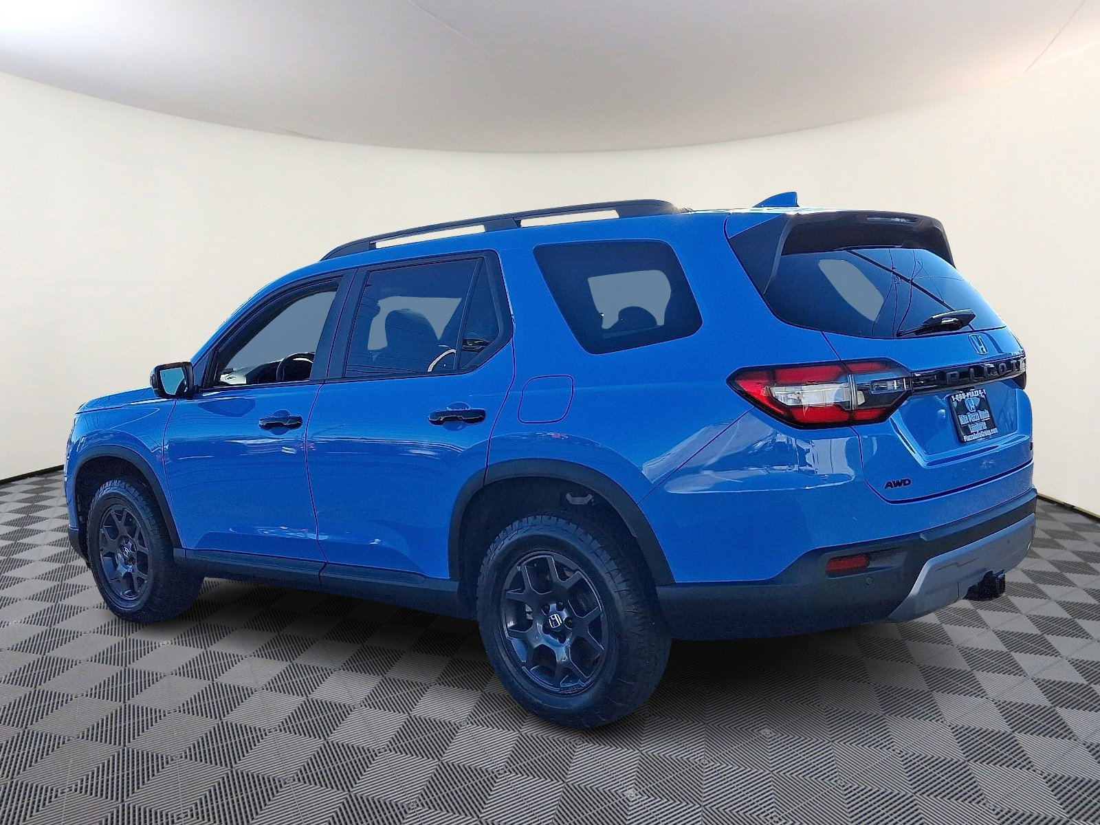 Used 2025 Honda Pilot TrailSport image 5