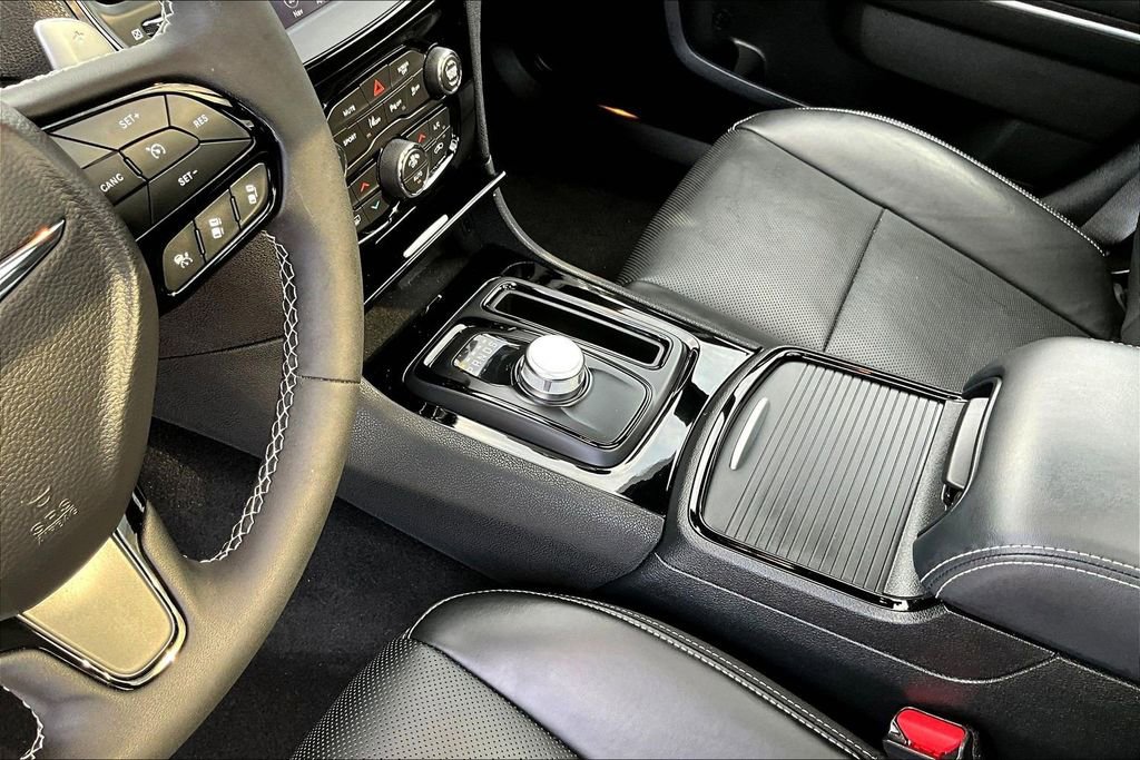 Used 2023 Chrysler 300 S w/ Comfort Group RWD image 19
