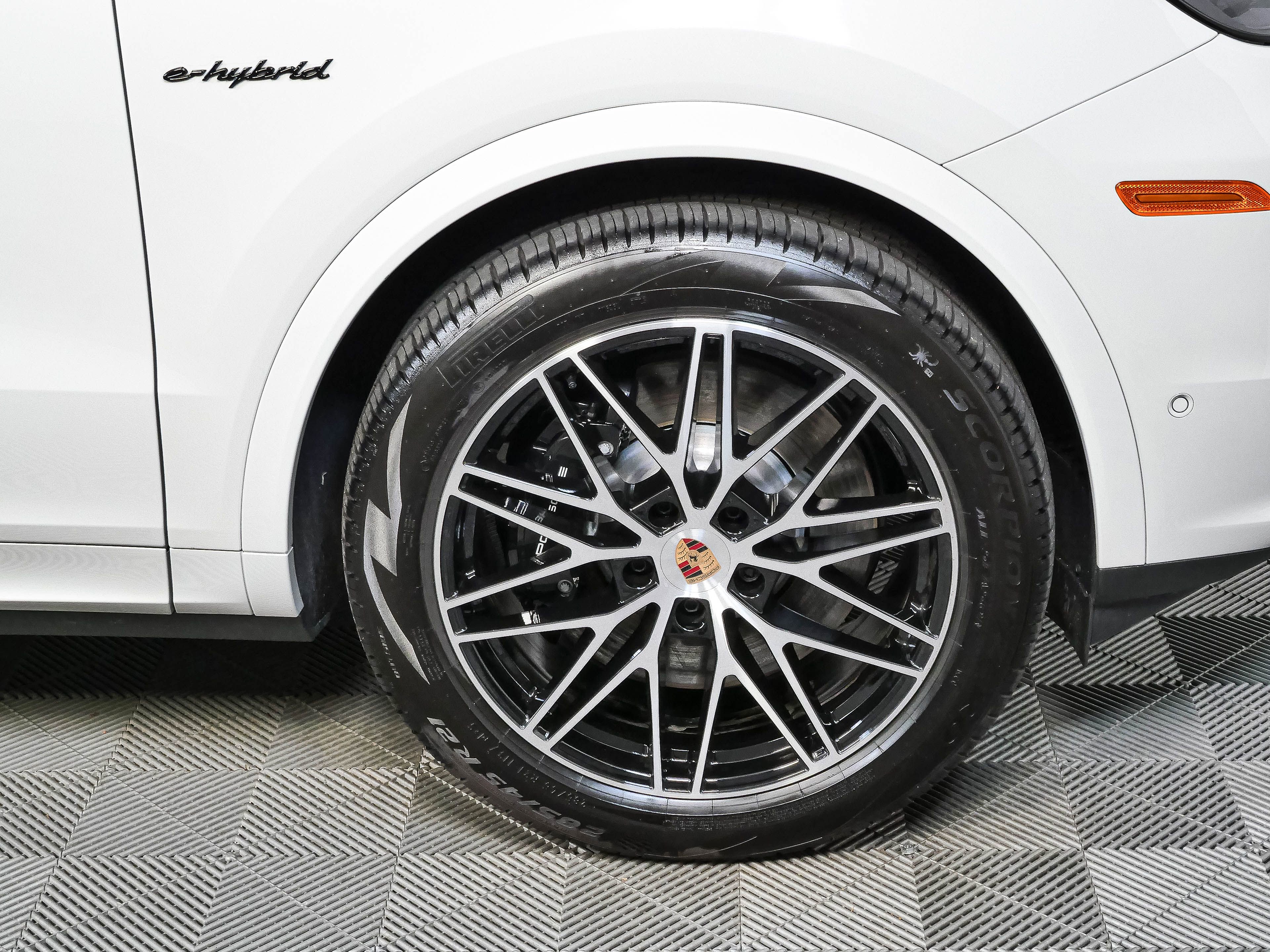Certified 2026 Porsche Cayenne E-Hybrid Coupe AWD/4WD image 39