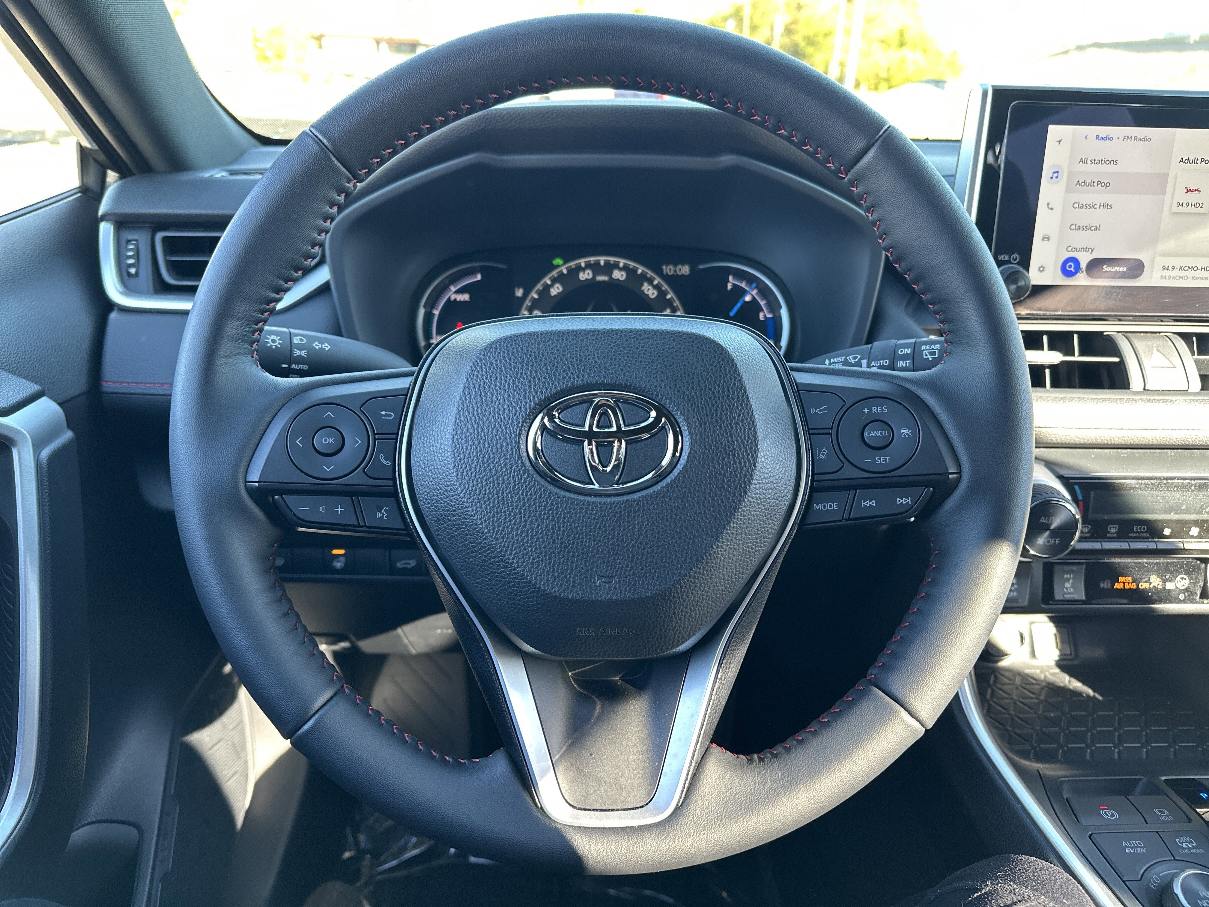 Used 2025 Toyota RAV4 SE image 18