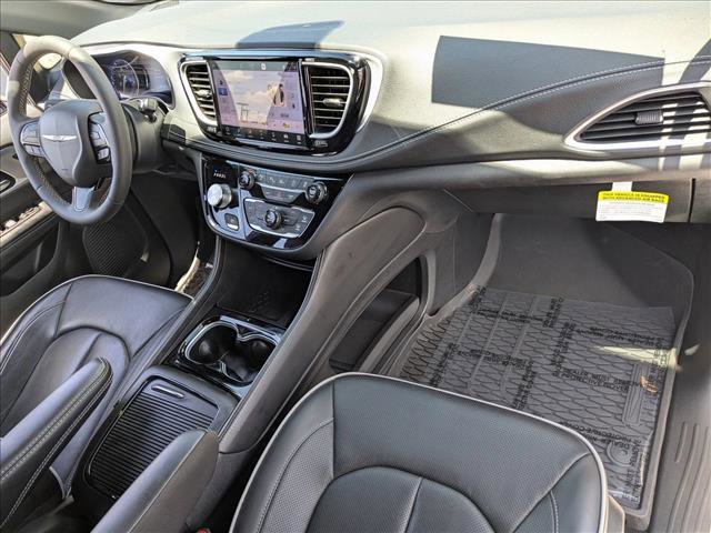 Used 2025 Chrysler Pacifica Limited FWD image 23