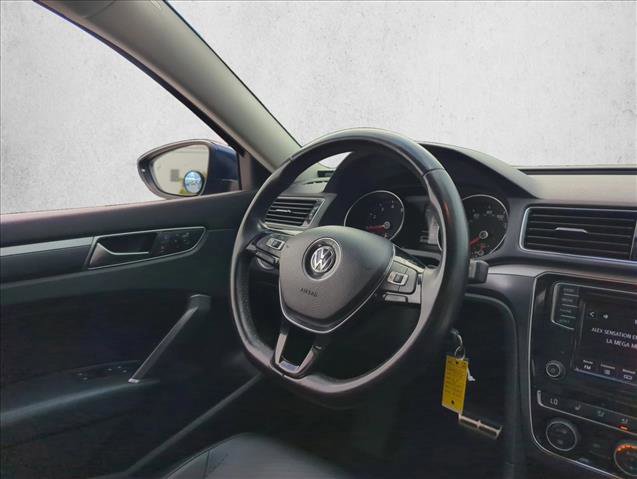 Used 2018 Volkswagen Passat 2.0T R-Line image 28