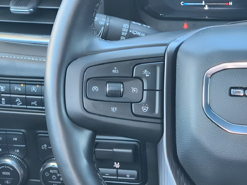 Used 2024 GMC Yukon XL Denali Ultimate AWD/4WD image 27