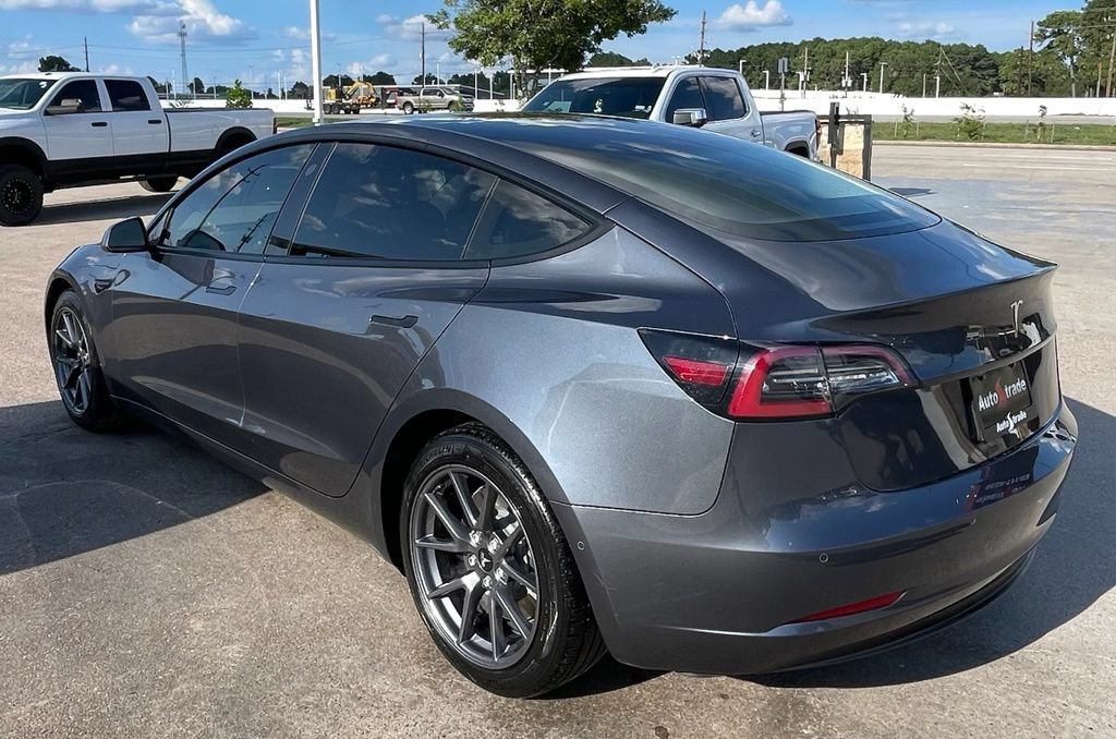 Used 2021 Tesla Model 3 Standard Range RWD image 3