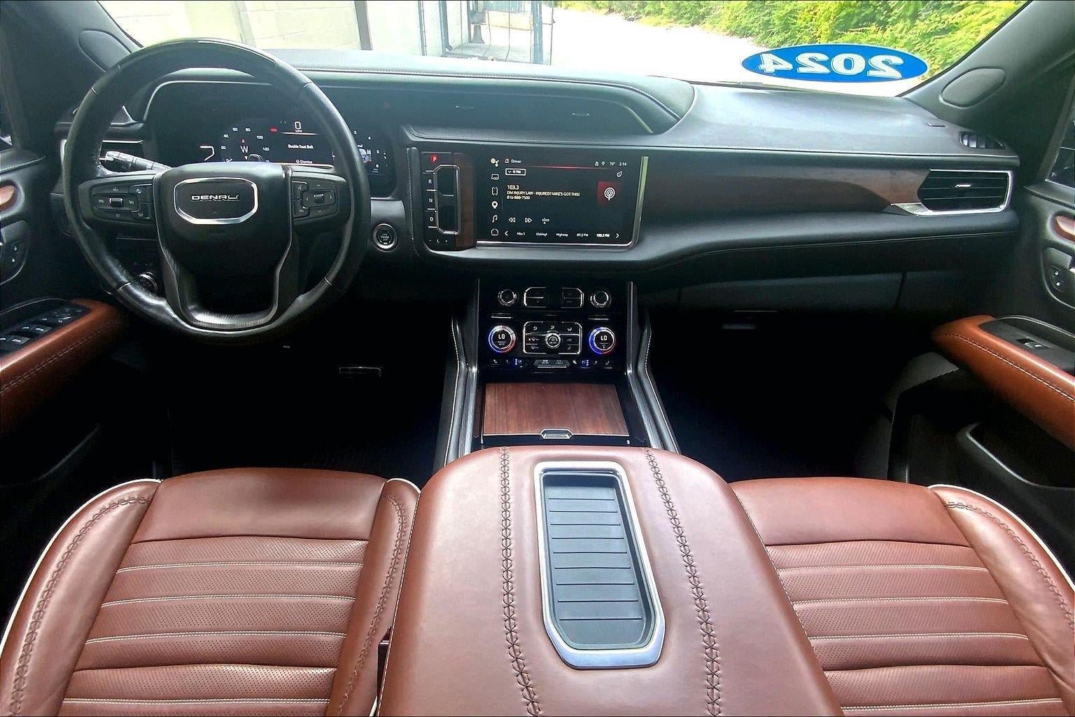 Used 2024 GMC Yukon XL Denali Ultimate AWD/4WD image 16
