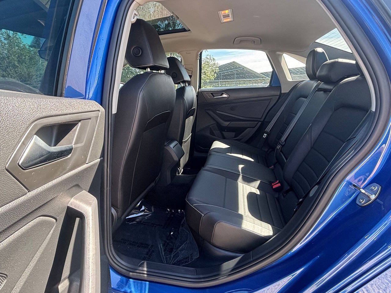 Used 2024 Volkswagen Jetta SE w/ Panoramic Sunroof Package FWD image 10