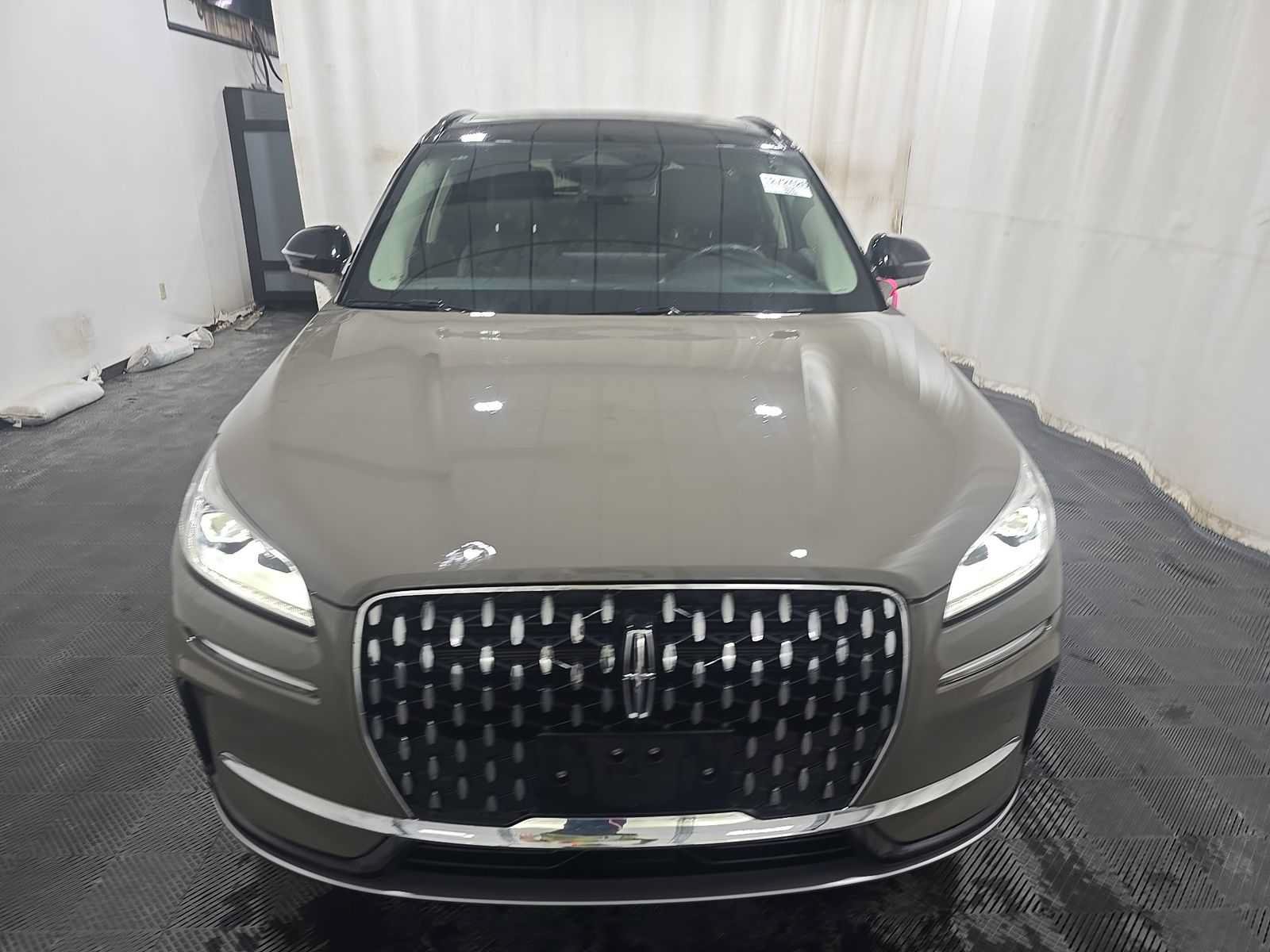 Used 2025 Lincoln Corsair Reserve w/ Rear Removable Package Tray AWD/4WD image 6