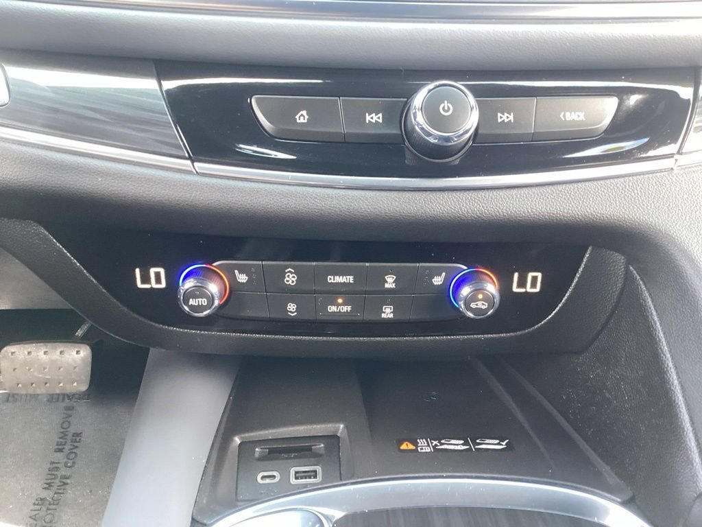 Used 2023 Buick Enclave Essence AWD/4WD image 28