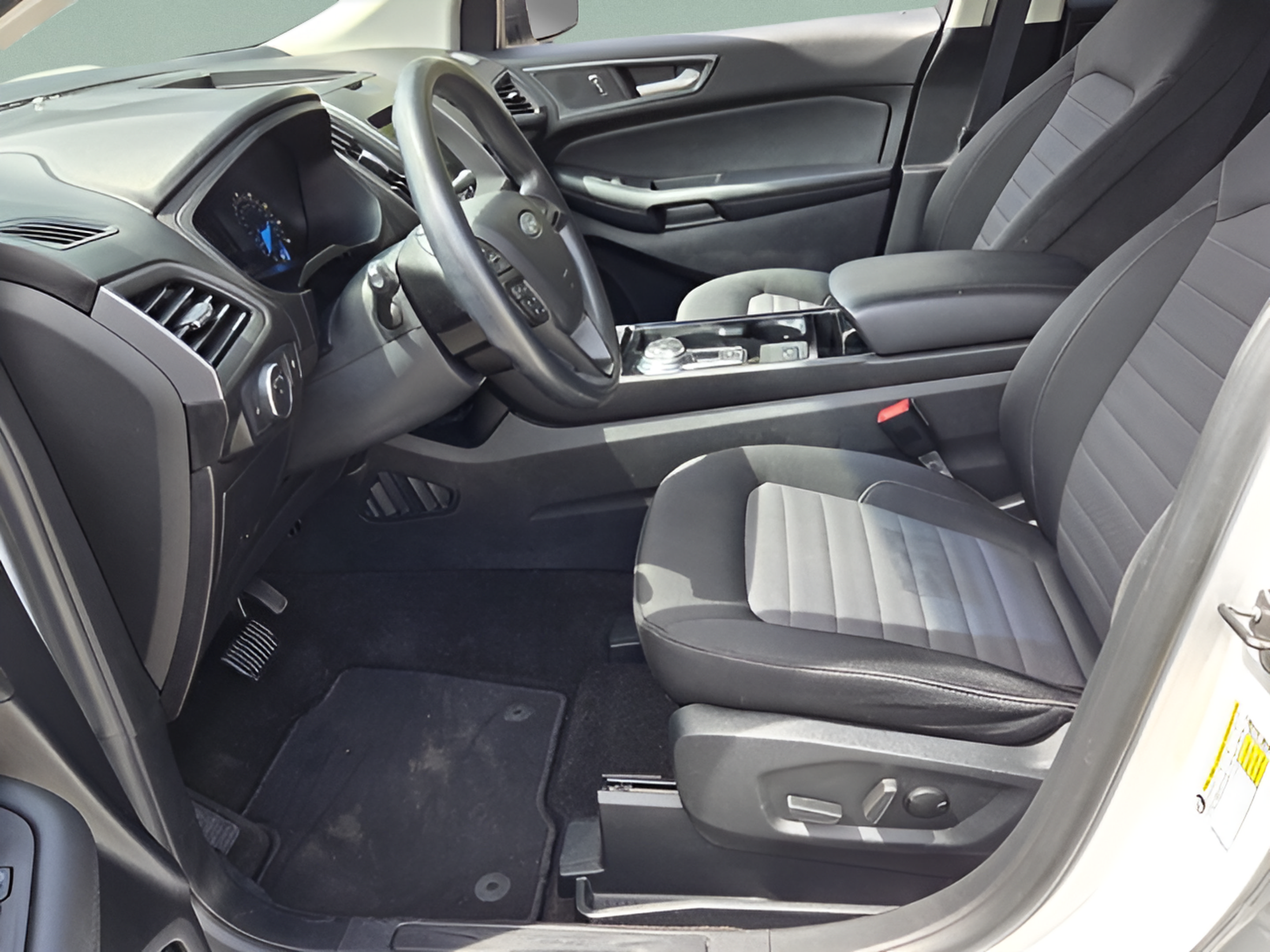 Used 2020 Ford Edge SE FWD image 9