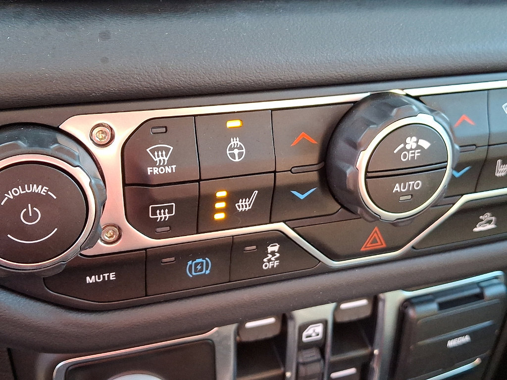 Certified 2025 Jeep Wrangler Unlimited Sahara AWD/4WD image 11