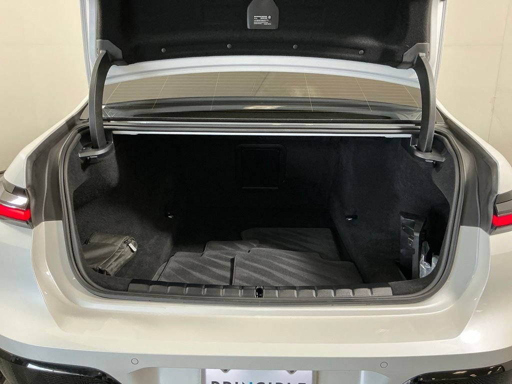 Certified 2025 BMW 760i xDrive w/ Luxury Rear Seating Package AWD/4WD image 28