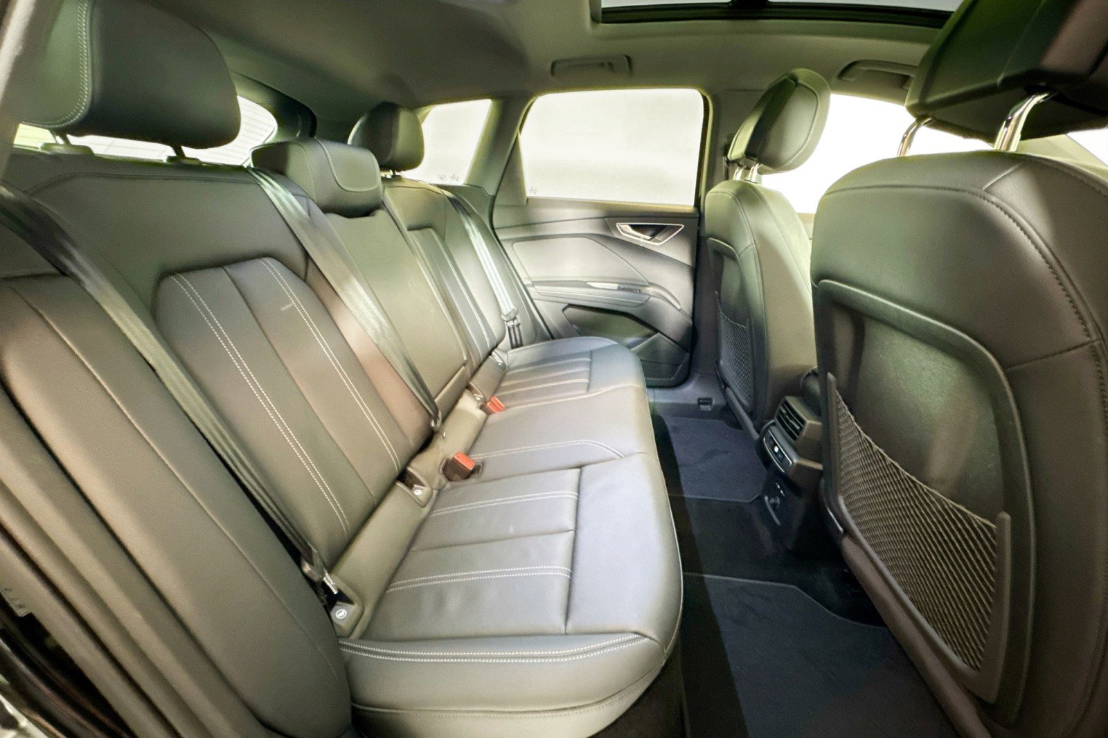 Used 2024 Audi Q4 e-tron Premium Plus image 24