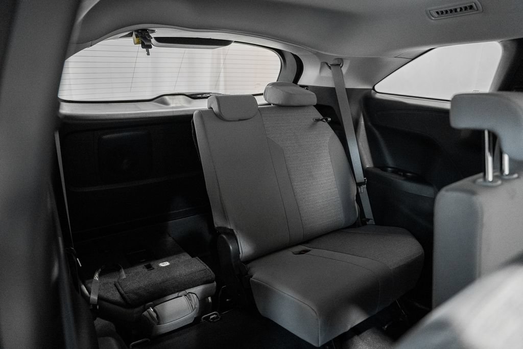 Used 2025 Toyota Sienna LE FWD image 31