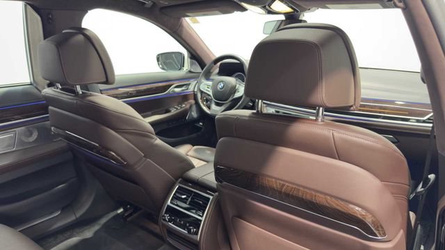 Used 2019 BMW 750i w/ Autobahn Package RWD image 17