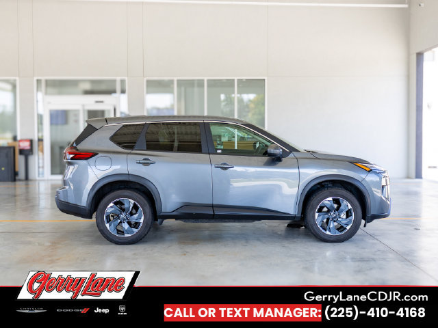 Used 2025 Nissan Rogue SV FWD image 4