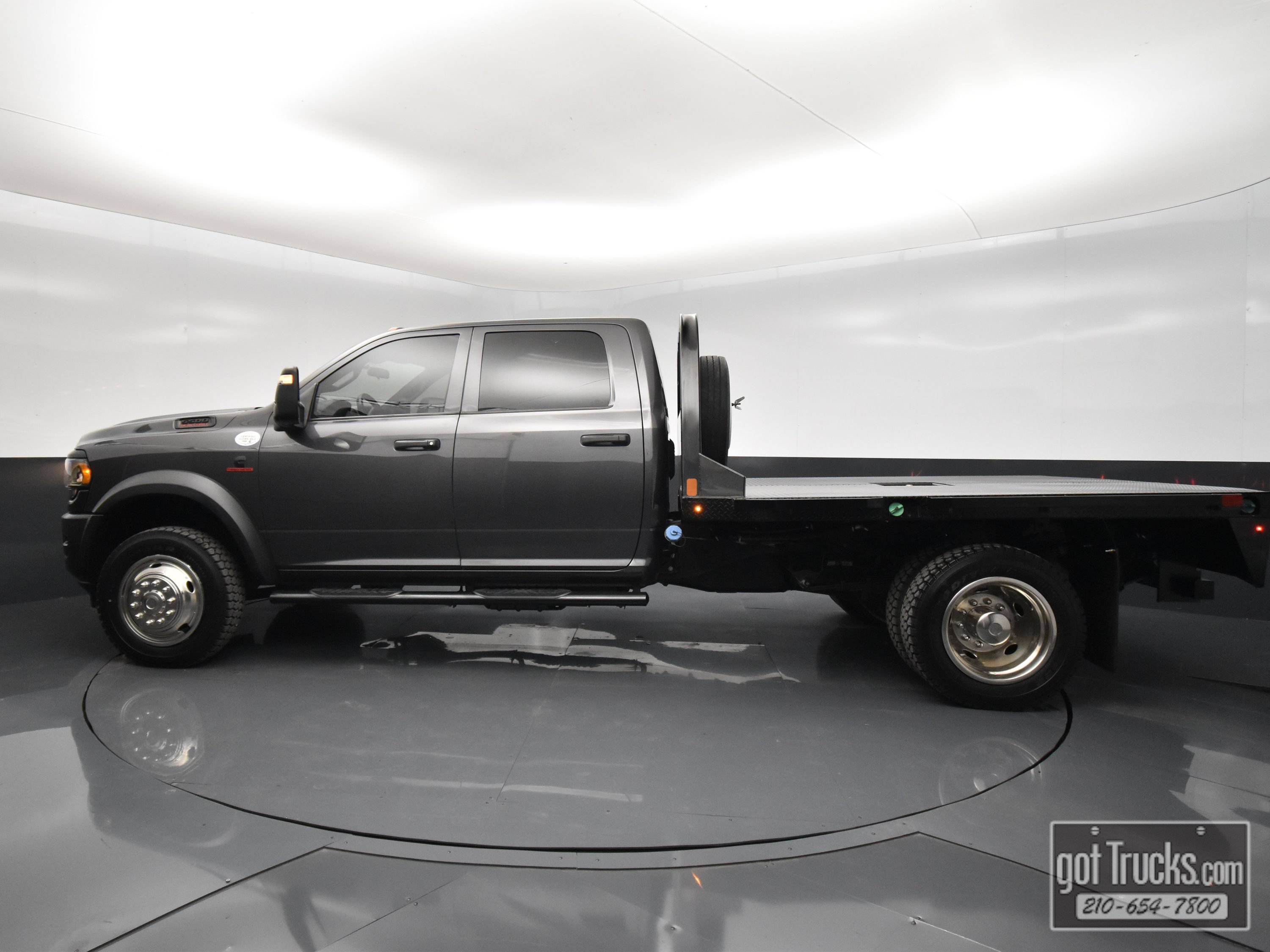 Used 2023 RAM 5500 Tradesman AWD/4WD image 3