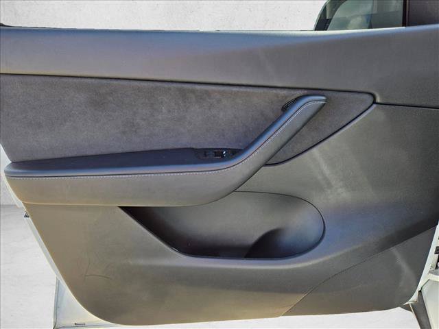 Used 2022 Tesla Model Y Long Range AWD/4WD image 8