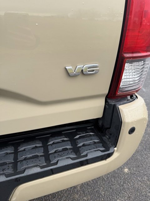 Certified 2018 Toyota Tacoma TRD Off-Road image 9