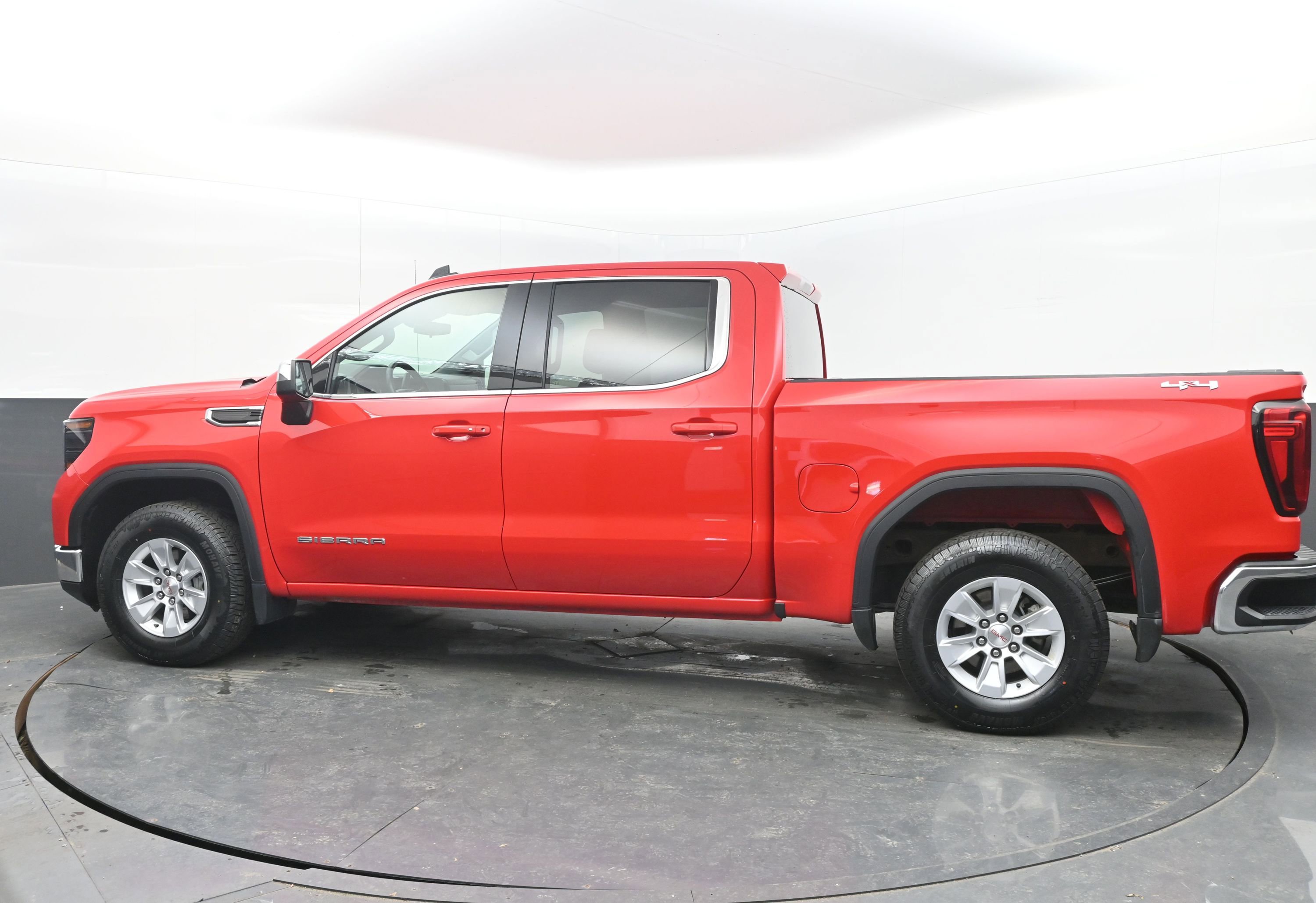 Used 2024 GMC Sierra 1500 SLE image 7