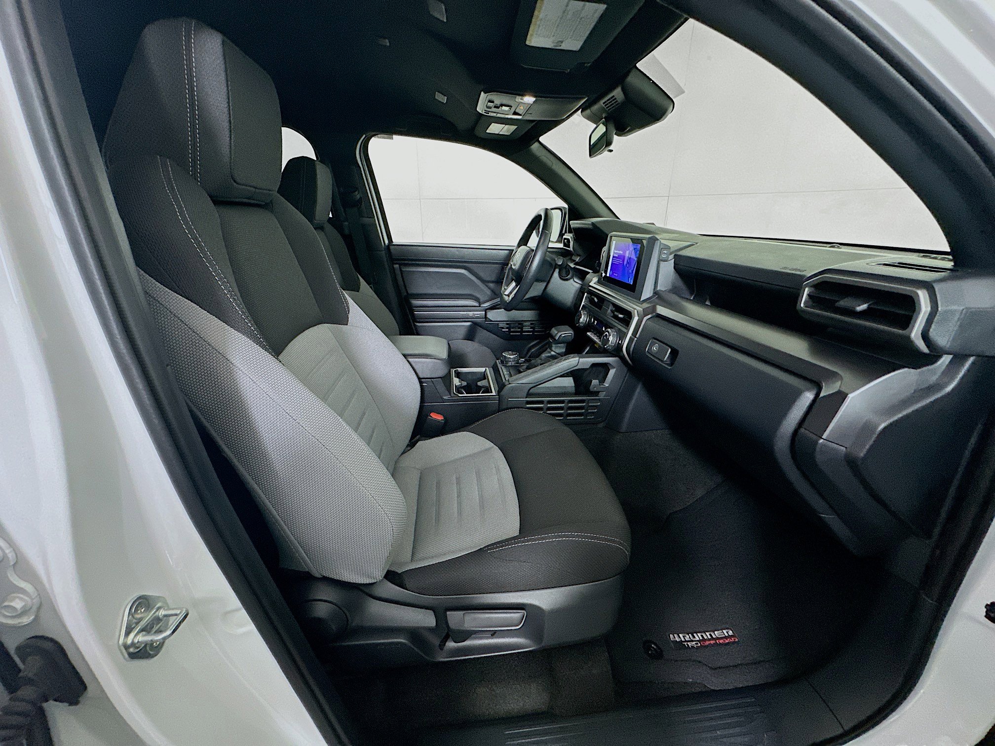 Used 2025 Toyota 4Runner TRD Off-Road image 32