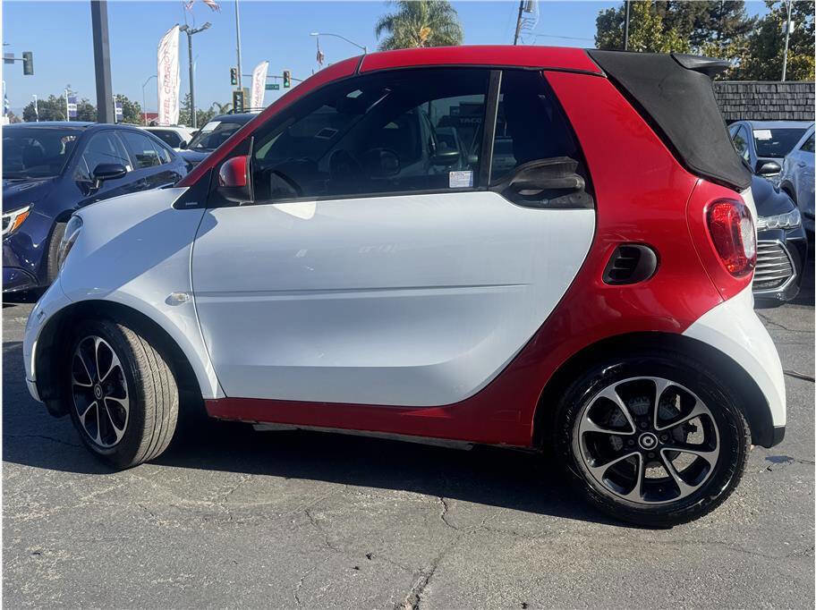 Used 2017 smart fortwo passion image 10