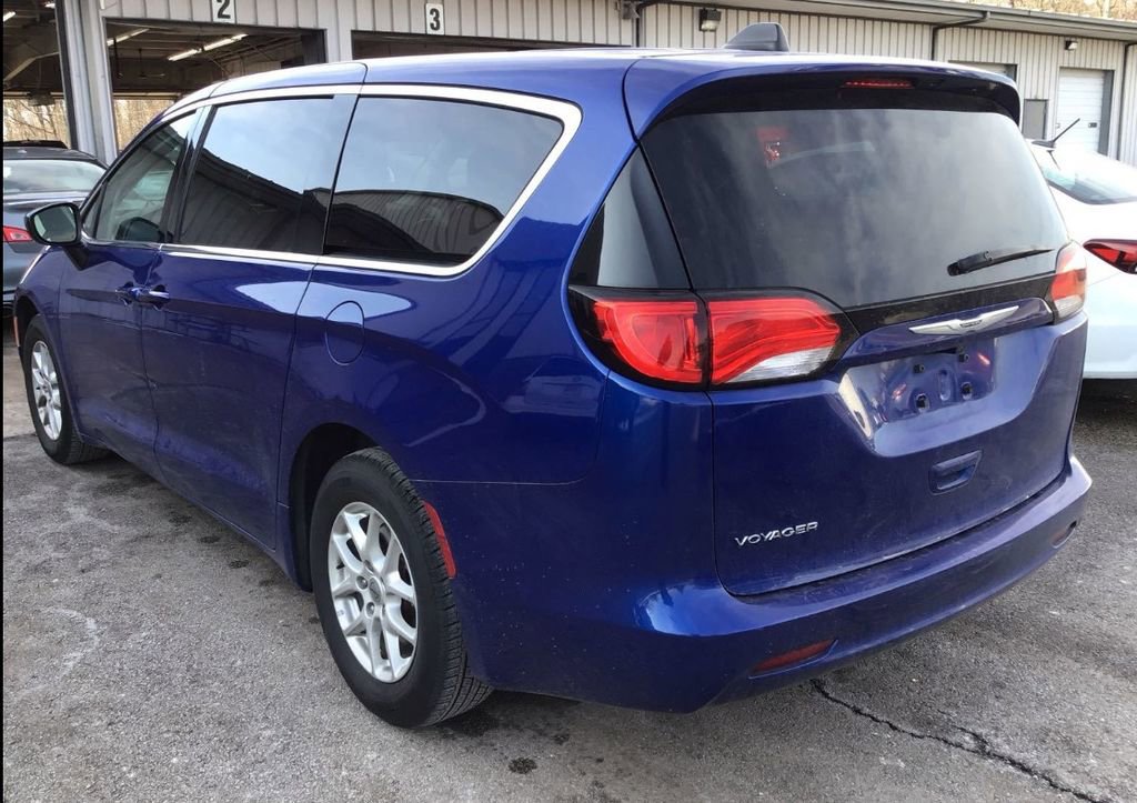 Used 2021 Chrysler Voyager LX image 10
