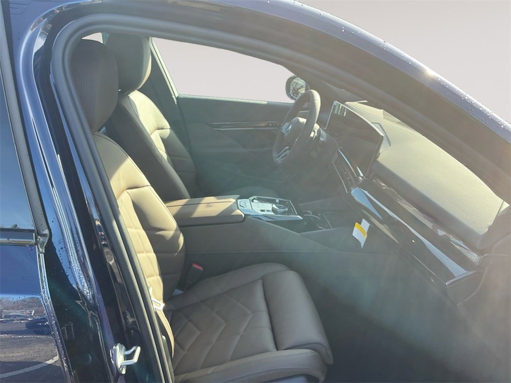 New 2026 BMW 550e xDrive image 15