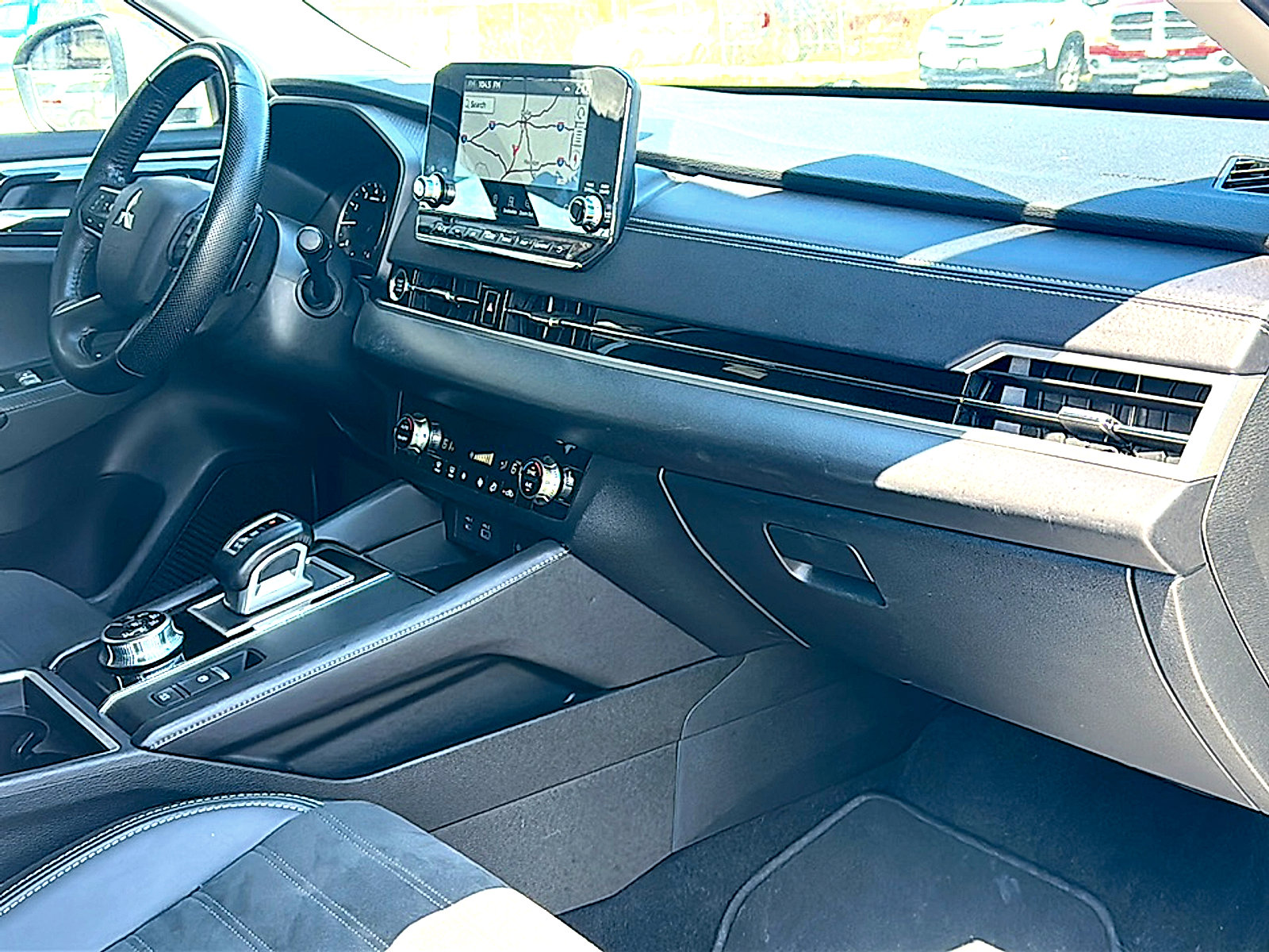 Used 2024 Mitsubishi Outlander SE image 23