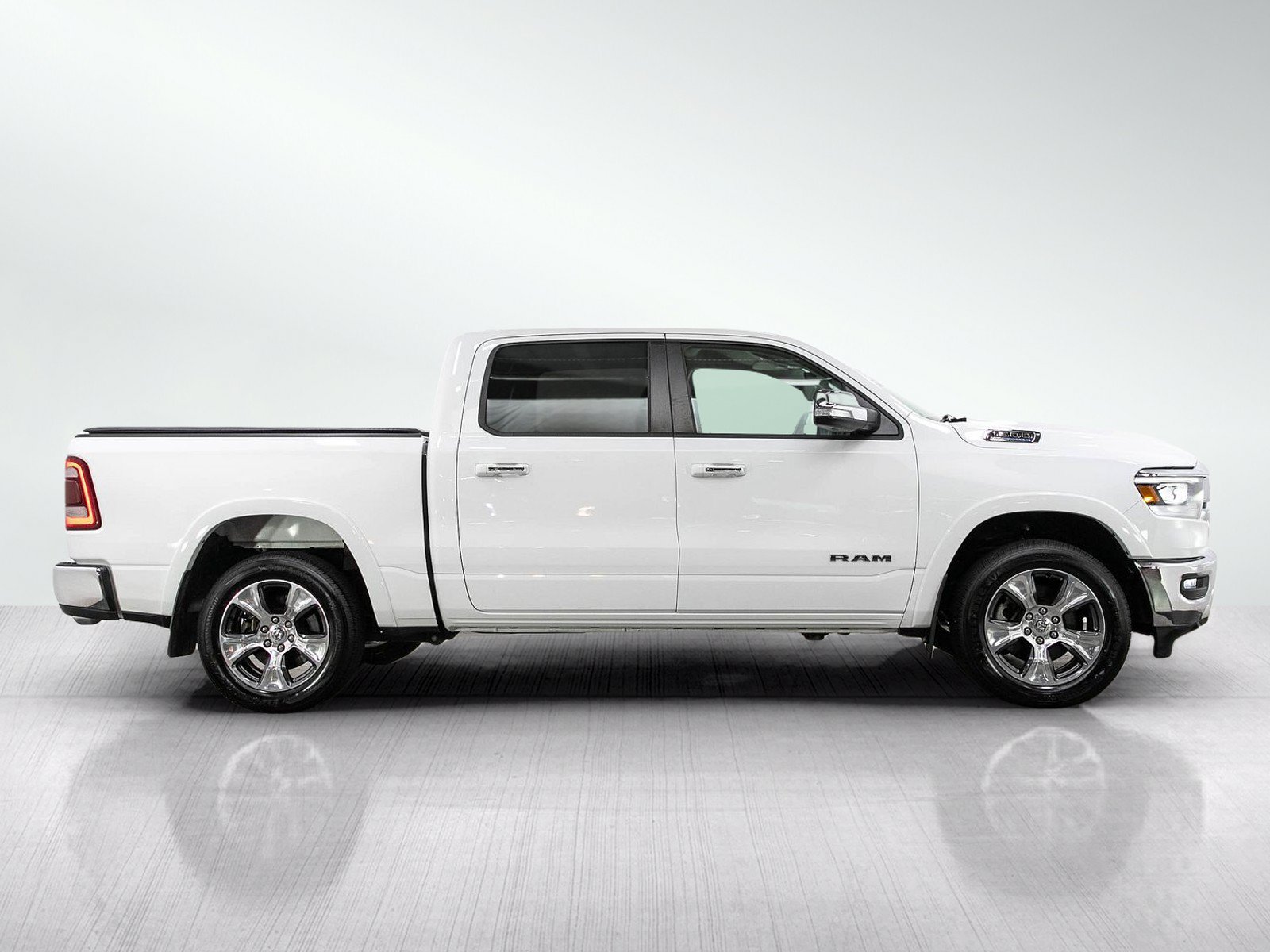 Used 2022 RAM 1500 Laramie AWD/4WD image 7