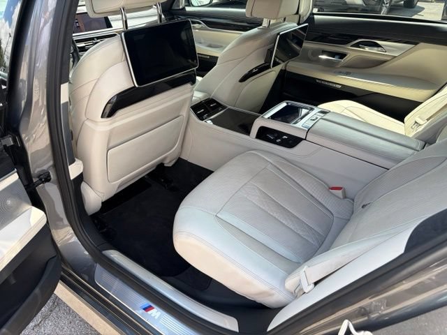 Used 2016 BMW 750i RWD image 27