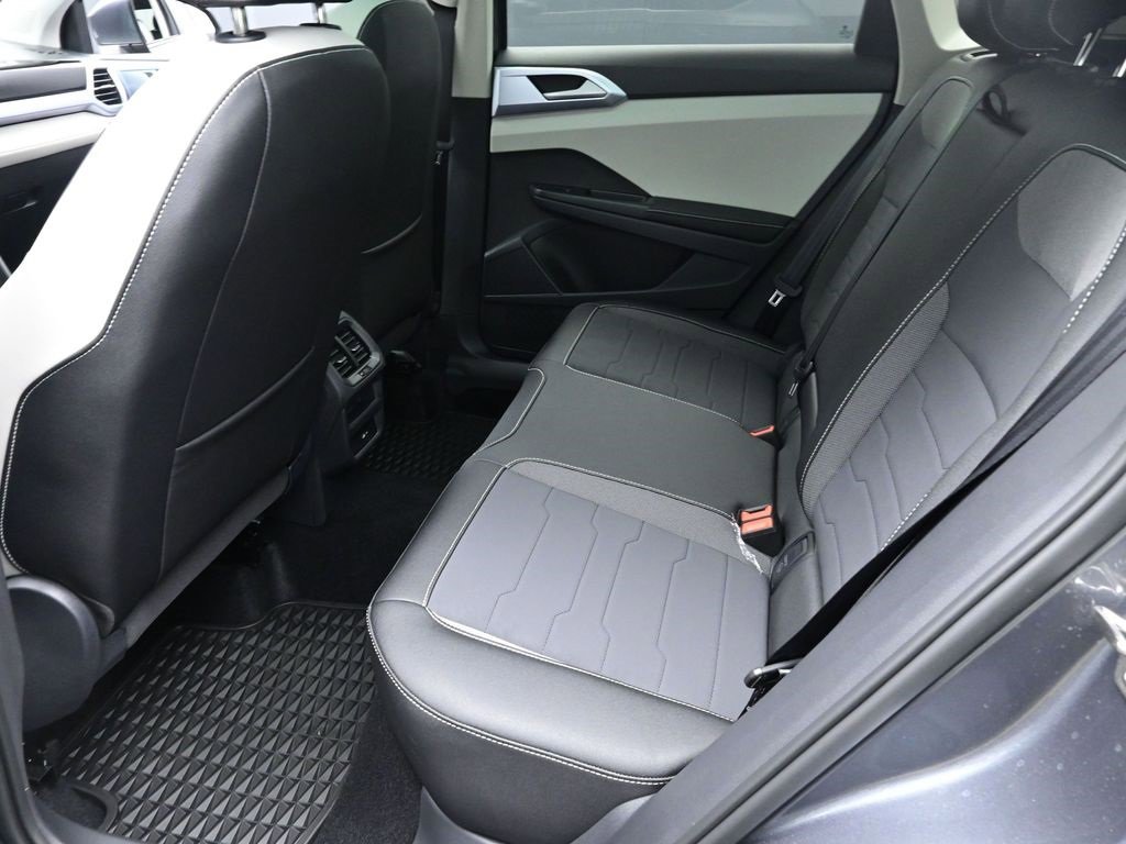 New 2025 Volkswagen Taos SE image 24