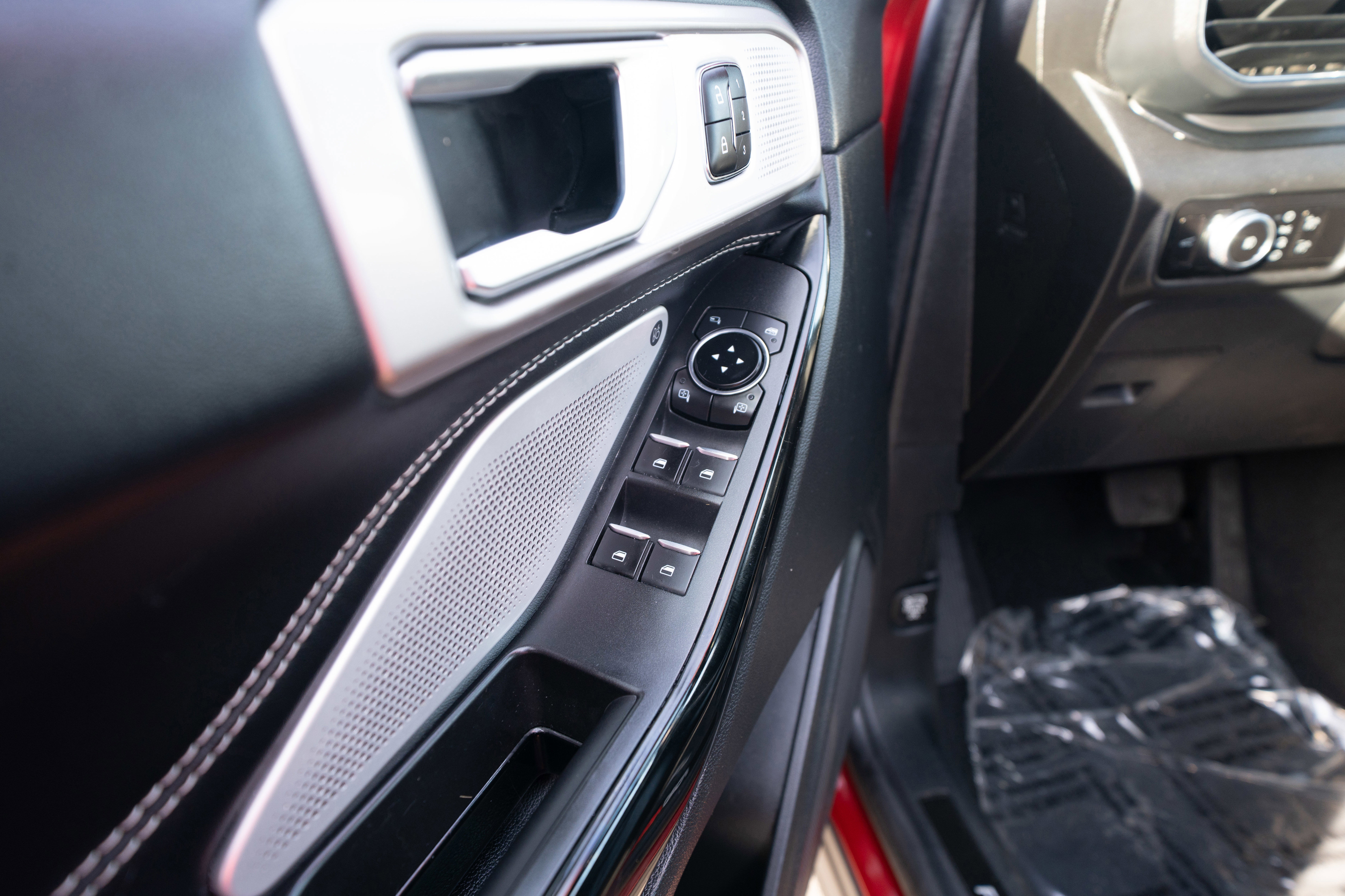 Used 2023 Ford Explorer ST w/ Equipment Group 401A image 7