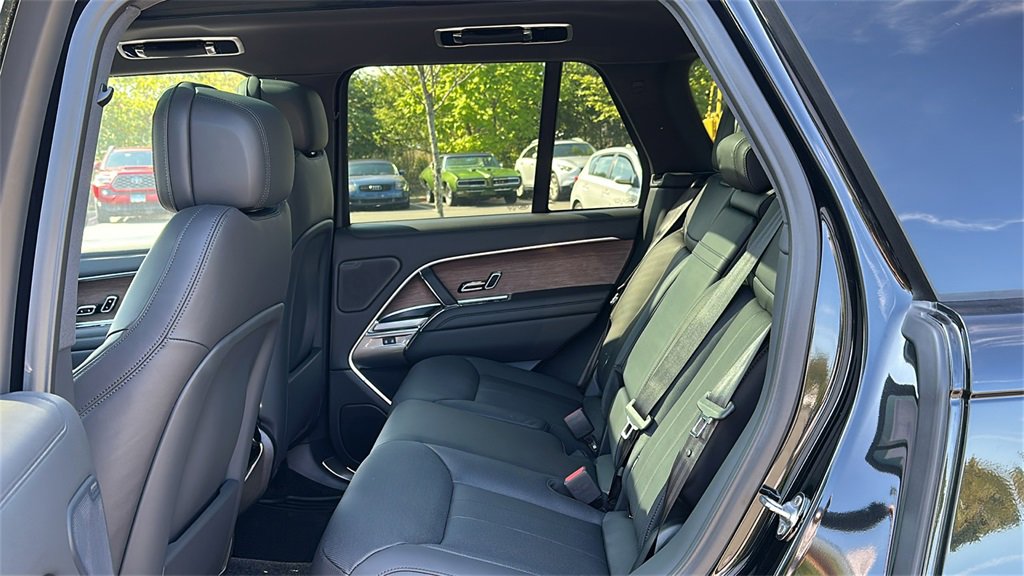New 2025 Land Rover Range Rover SE image 24