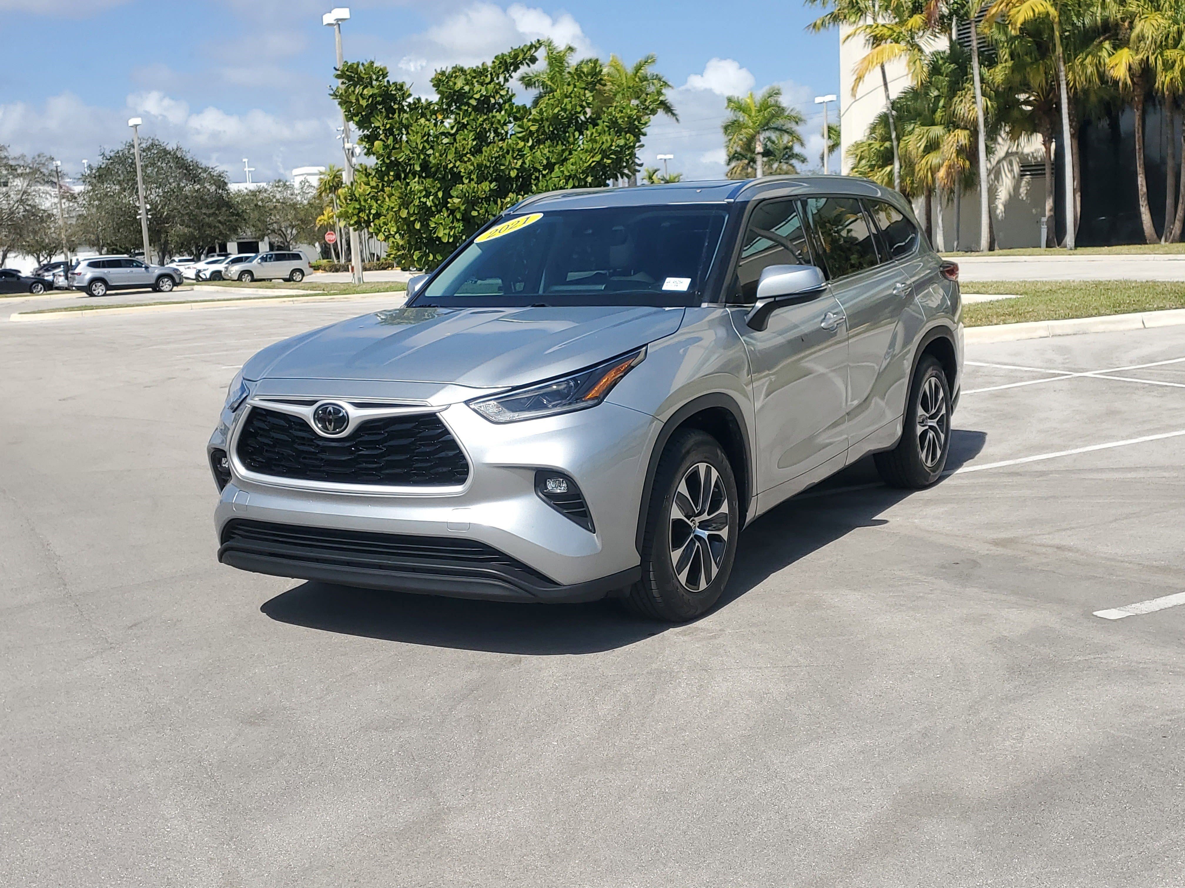 Used 2021 Toyota Highlander XLE image 7