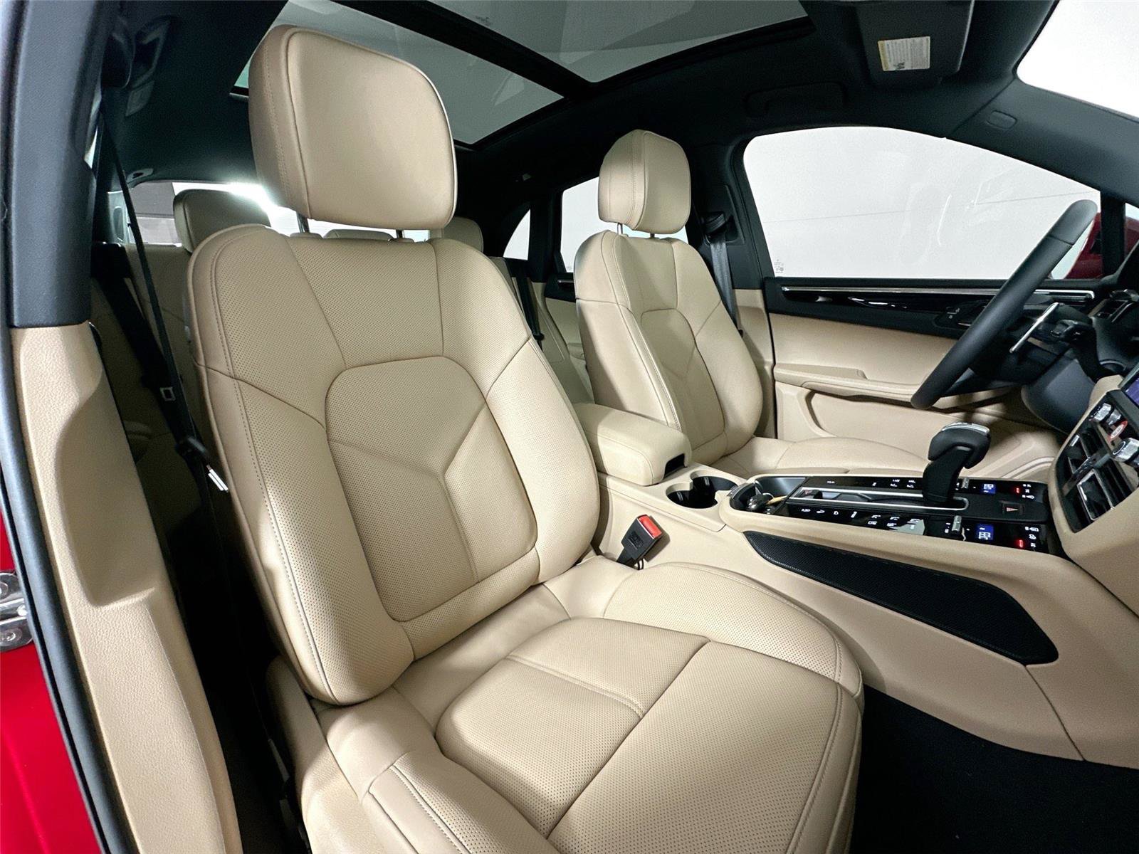 Certified 2026 Porsche Macan Turbo AWD/4WD image 28