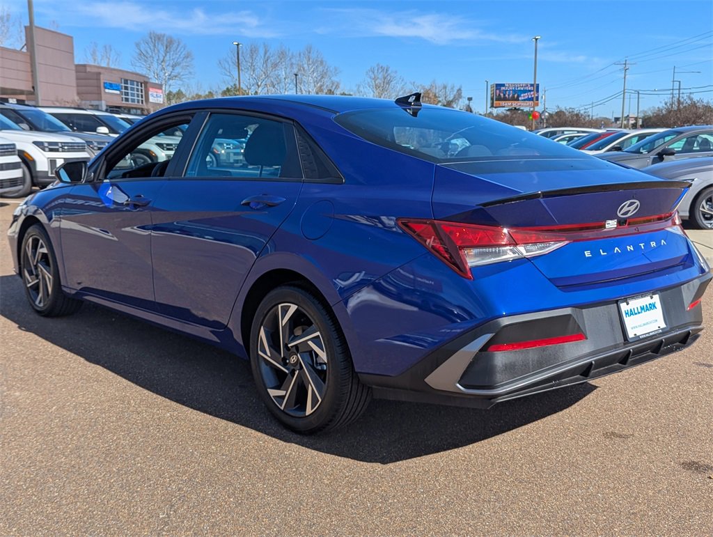 Certified 2025 Hyundai Elantra Sport image 5