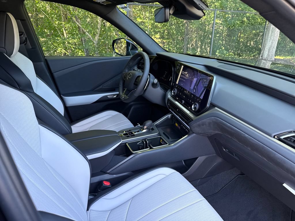 New 2026 Lexus TX 500h AWD w/ Technology Package image 17