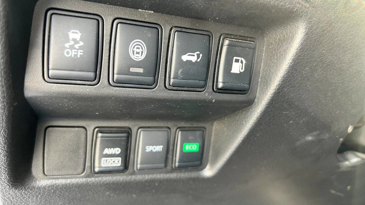 Used 2019 Nissan Rogue SV w/ Sun & Sound Touring Package image 27