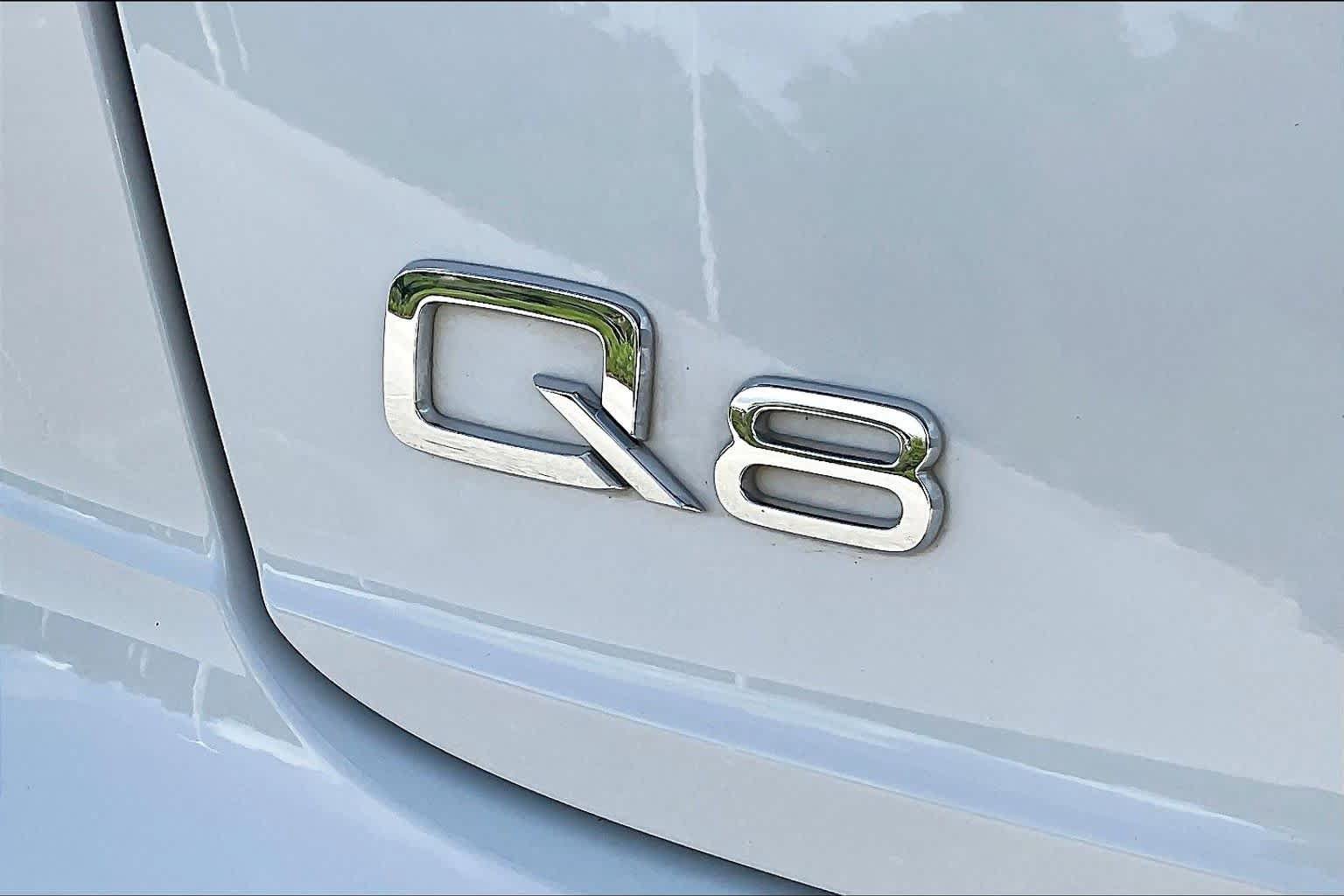 Used 2023 Audi Q8 Premium w/ Convenience Package AWD/4WD image 19