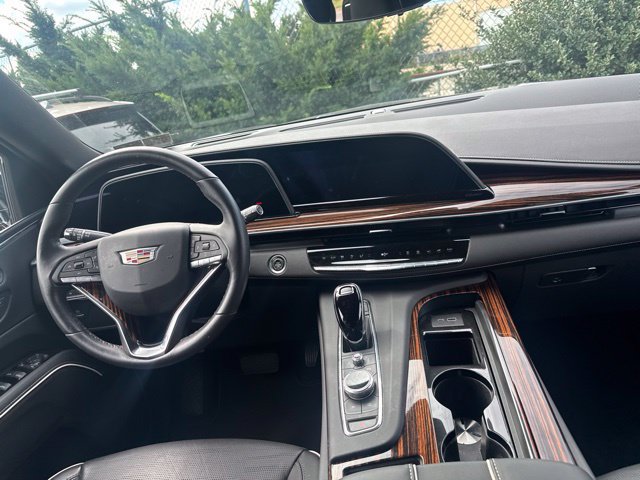 Used 2023 Cadillac Escalade Premium Luxury AWD/4WD image 20