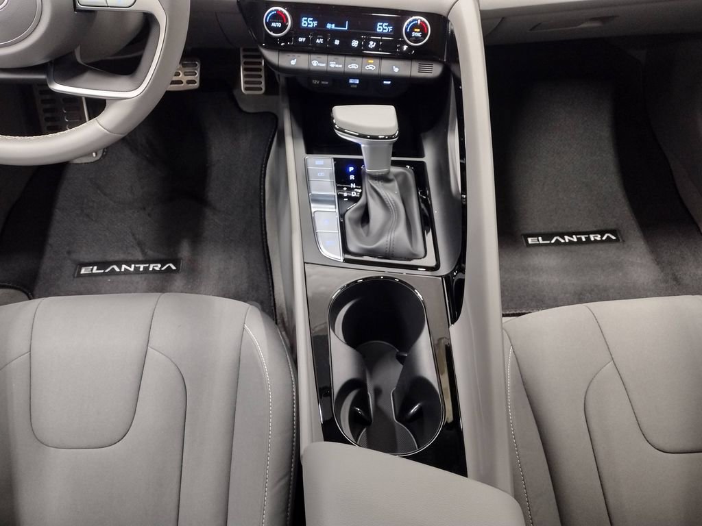 New 2026 Hyundai Elantra SEL Sport FWD image 32