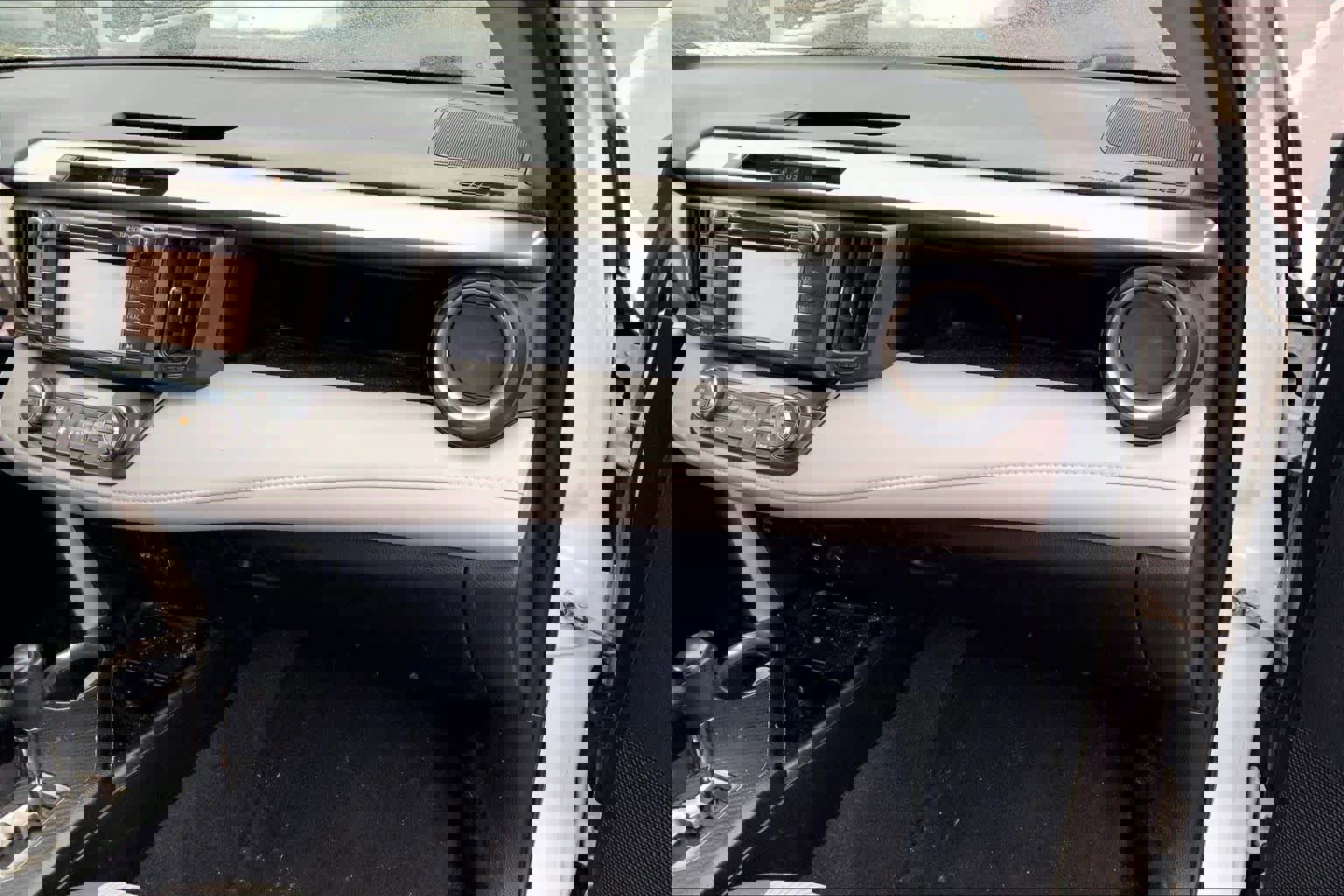 Used 2015 Toyota RAV4 XLE image 19