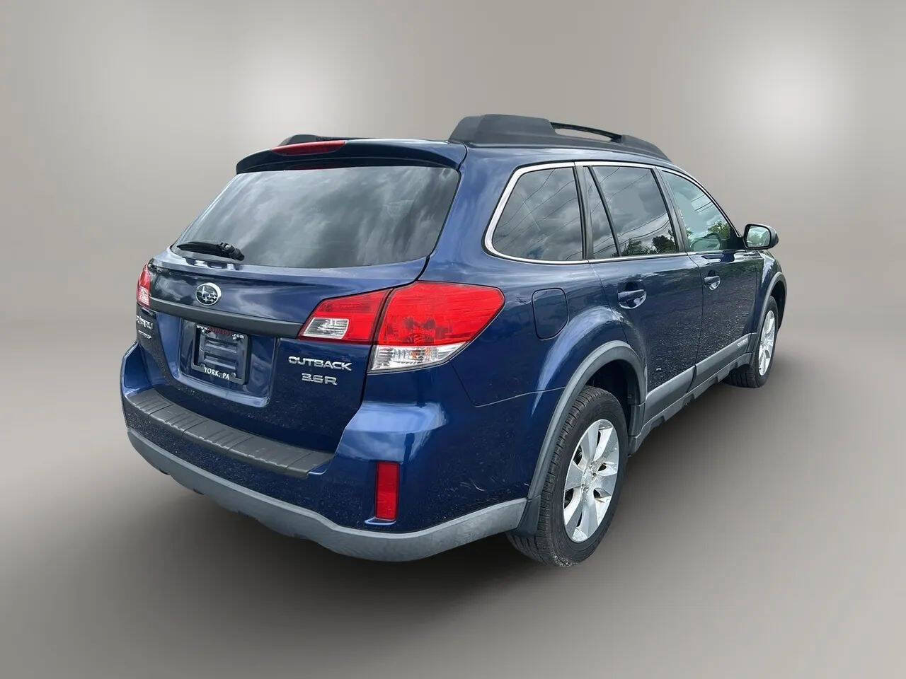 Used 2010 Subaru Outback 3.6R Limited AWD/4WD image 7
