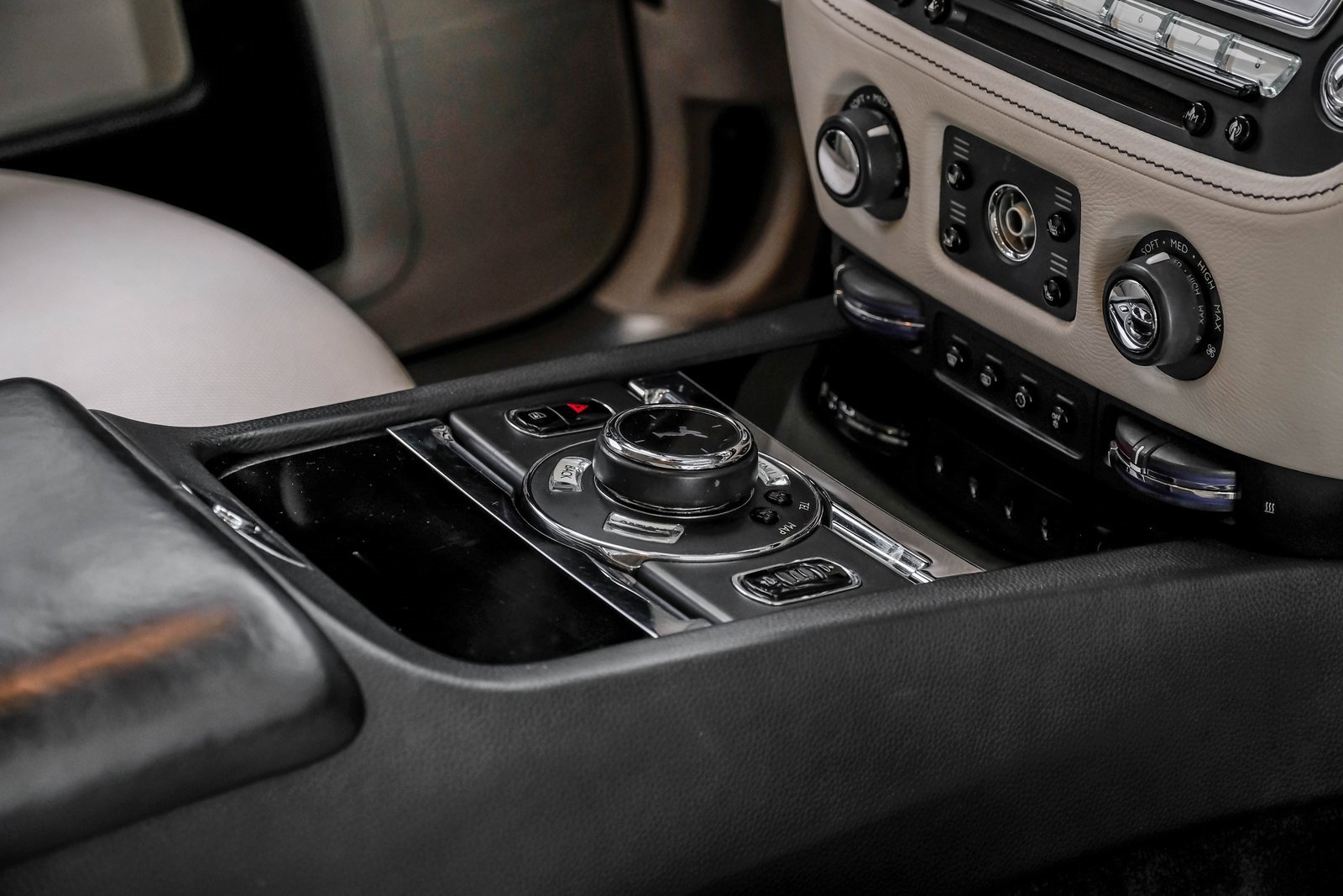 Used 2014 Rolls-Royce Ghost image 34